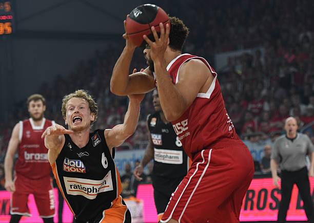 队的一大考 队的一大考